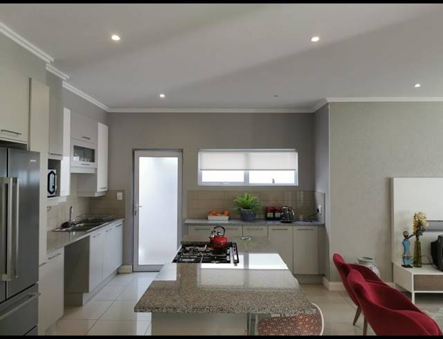 3 BEDROOM TOWNHOUSE FOR SALE IN BRYANSTON